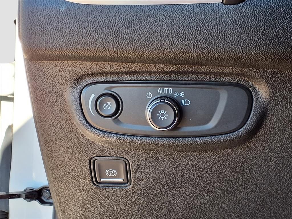 Used 2023 GMC Terrain SLE w/ Driver Convenience Package image 17