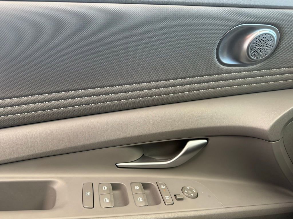 Used 2024 Hyundai Elantra SEL w/ Convenience Package FWD image 36