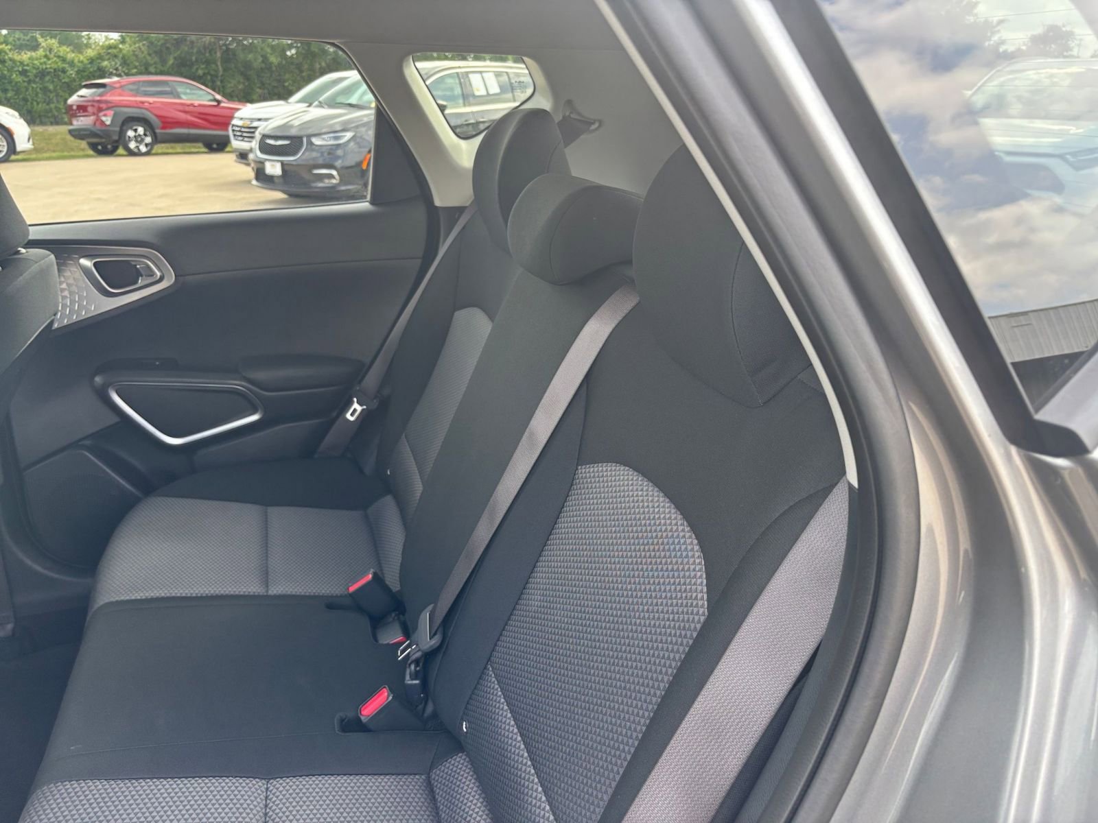 Used 2025 Kia Soul LX w/ LX Technology Package FWD image 36