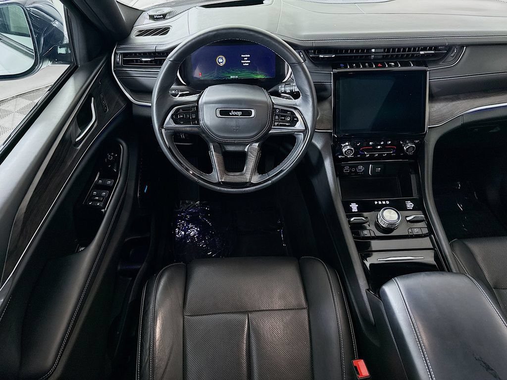Used 2023 Jeep Grand Cherokee Overland w/ Advanced Protech Group III AWD/4WD image 4