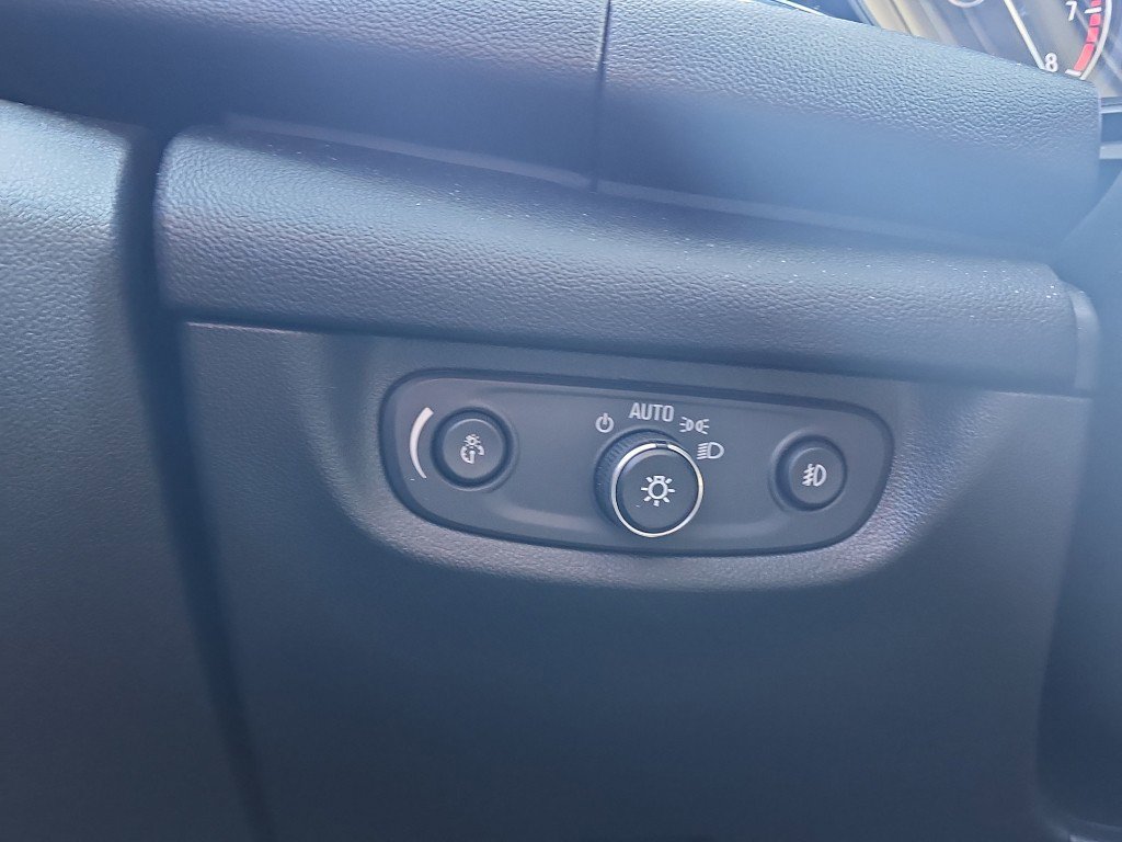 Used 2019 Buick Regal Essence w/ Driver Confidence Package I image 20