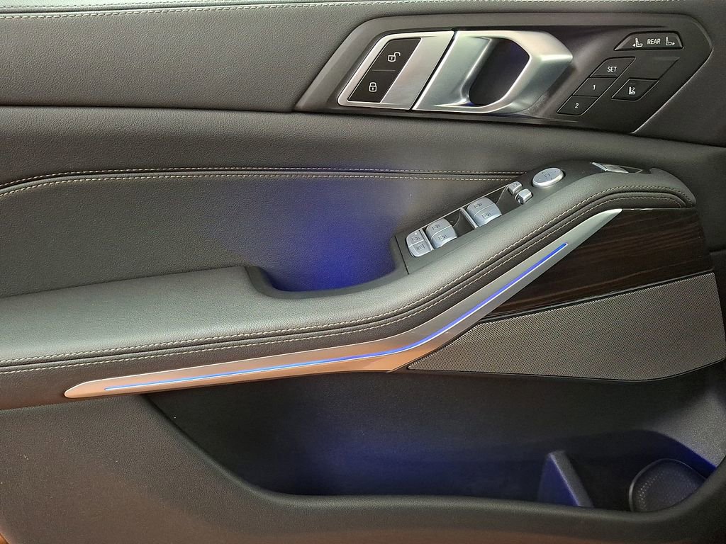 Certified 2023 BMW X7 xDrive40i w/ Premium Package image 9