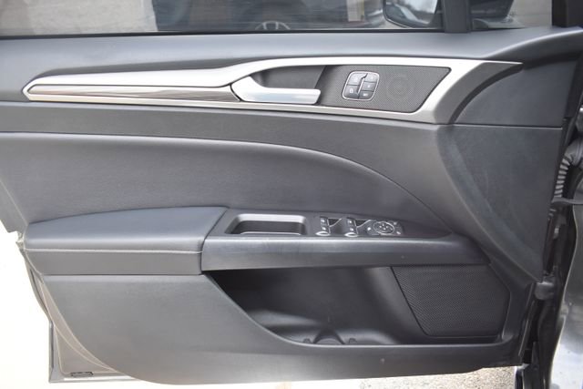 Used 2017 Ford Fusion SE image 17