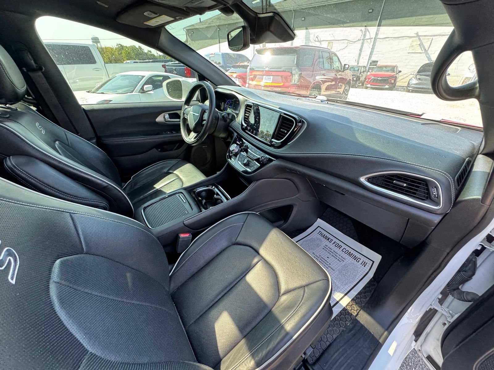 Used 2022 Chrysler Pacifica Limited w/ Uconnect Theater Family Group FWD image 37