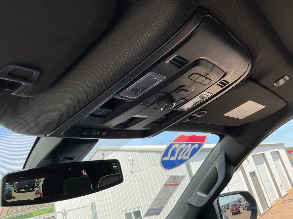 Used 2022 GMC Yukon SLT w/ SLT Premium Package AWD/4WD image 15