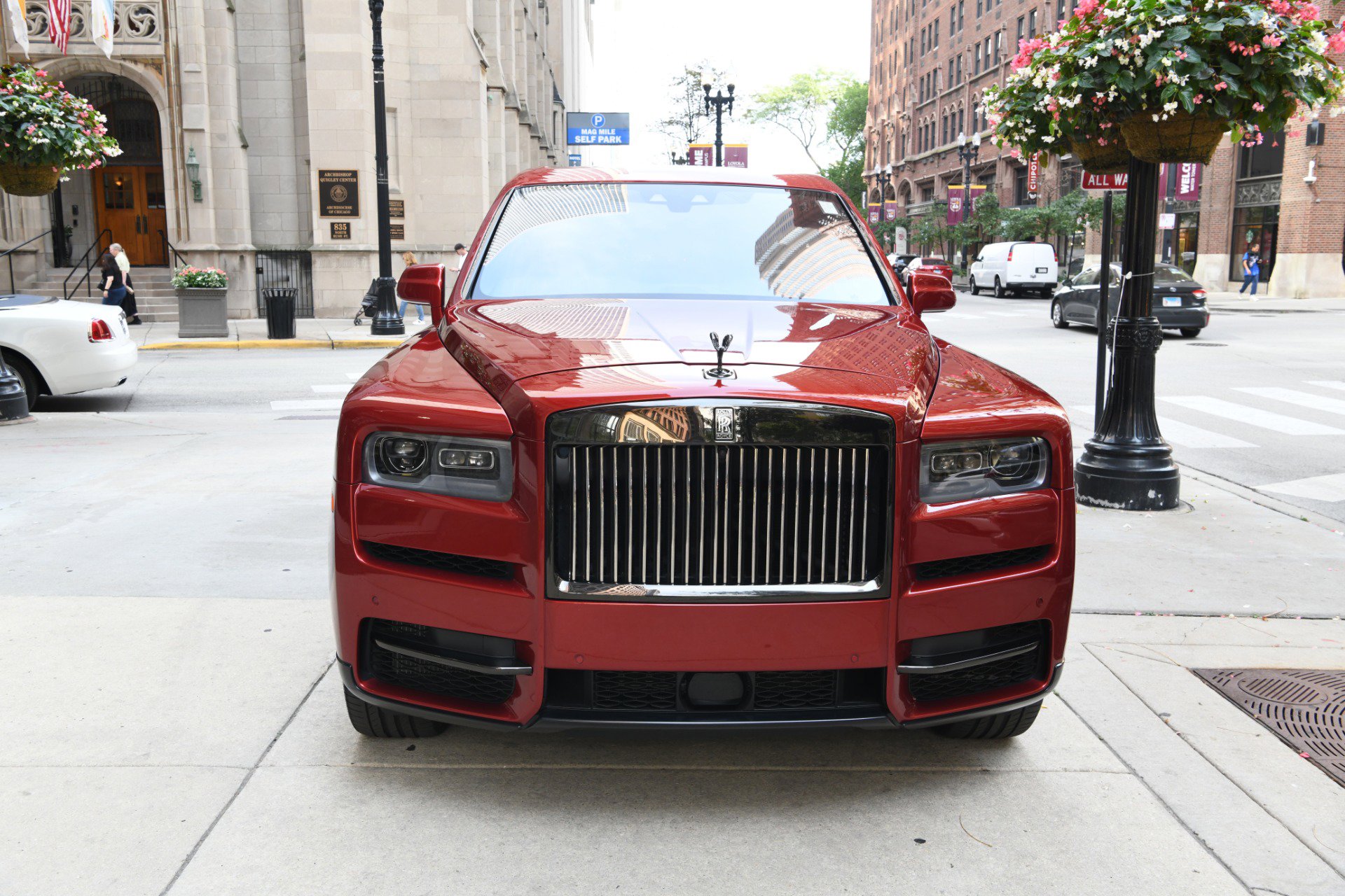 Used 2021 Rolls-Royce Cullinan Black Badge image 2