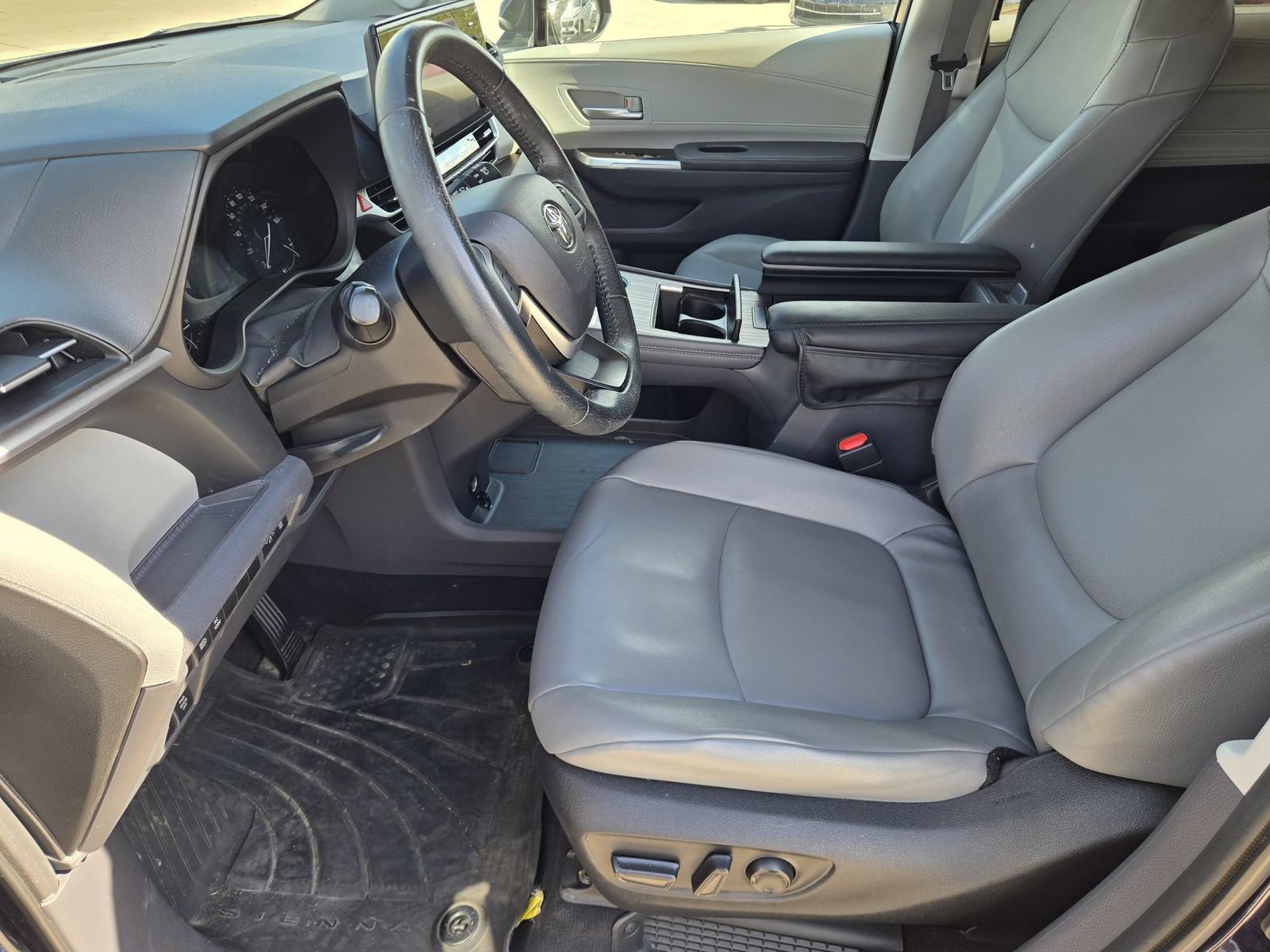 Used 2022 Toyota Sienna XLE w/ XLE Plus Package AWD/4WD image 13