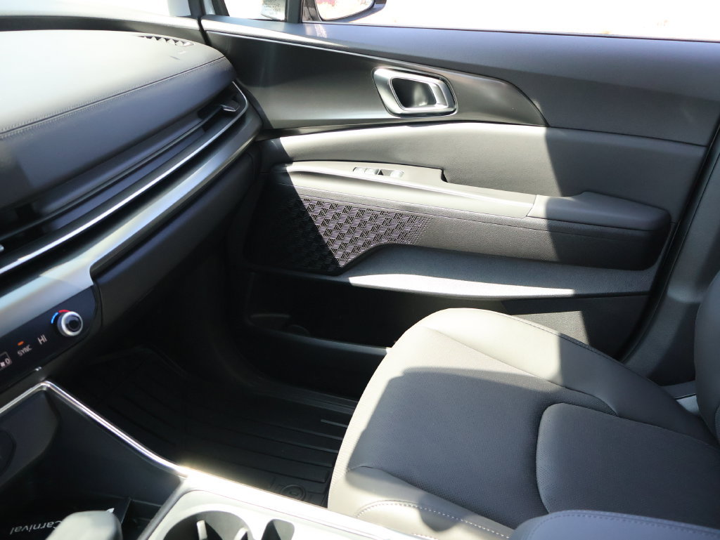 New 2027 Kia Carnival SX w/ Dark Edition Package FWD image 28