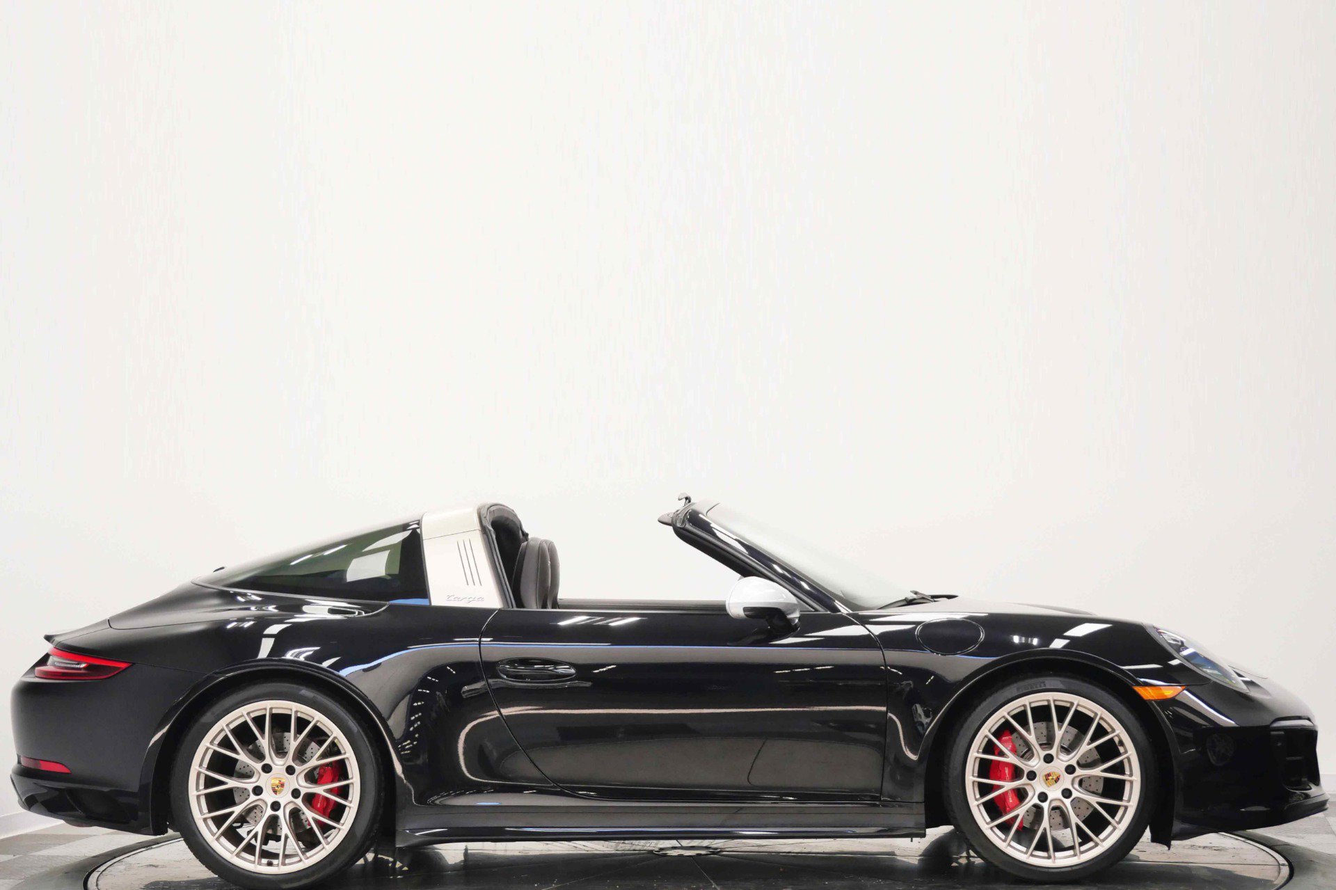 Used 2019 Porsche 911 Targa 4 GTS AWD/4WD image 2