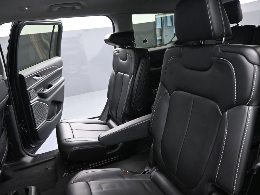 Used 2022 Jeep Grand Cherokee L Limited image 15