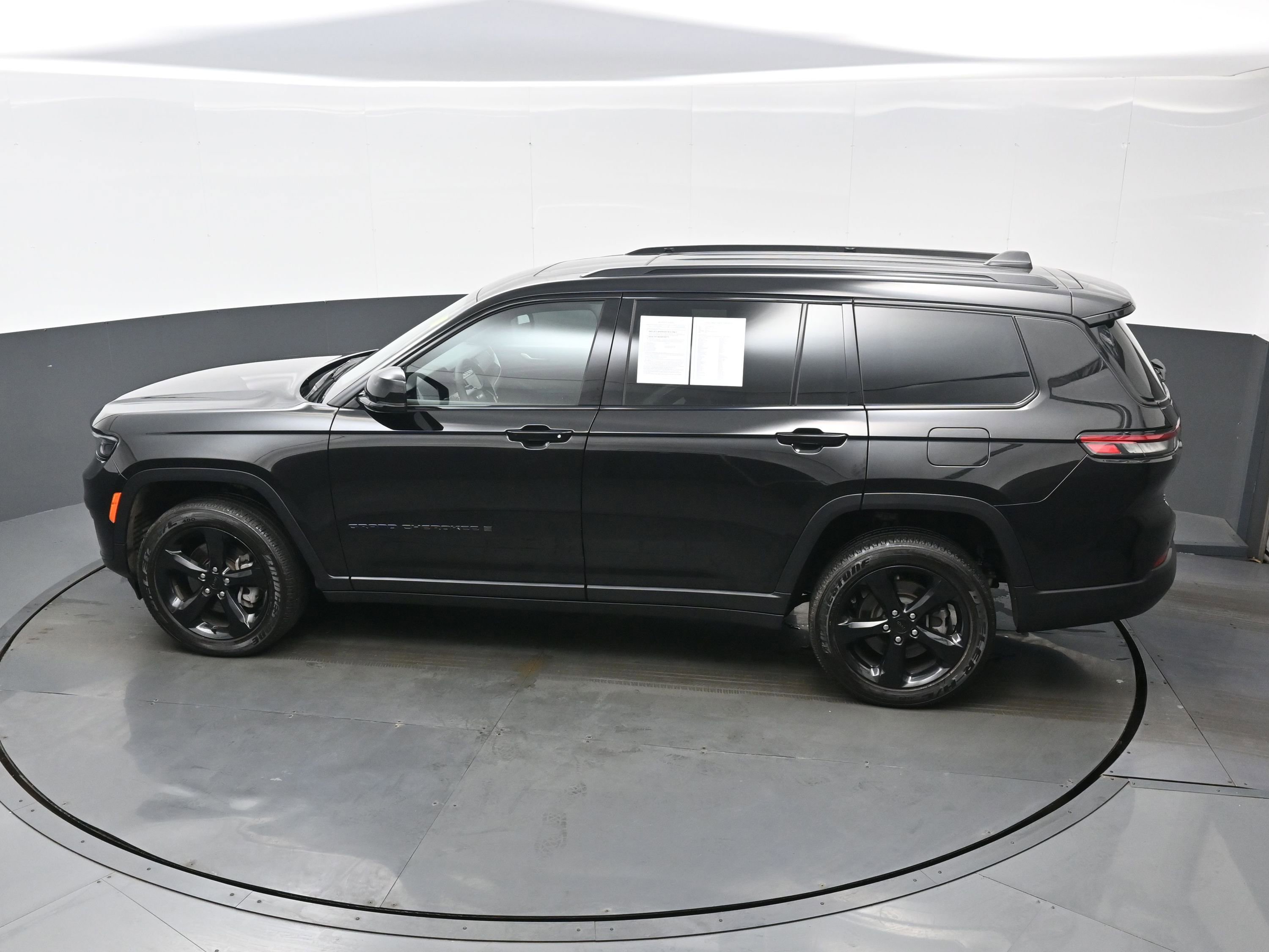 Used 2025 Jeep Grand Cherokee L Altitude image 34