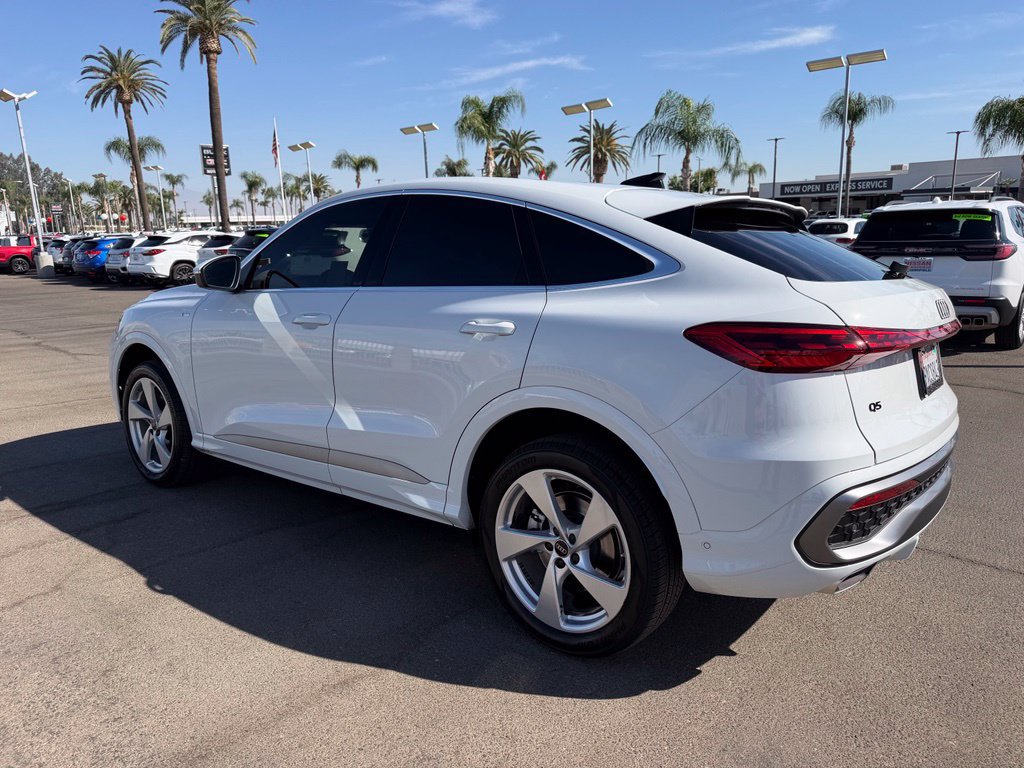 Used 2025 Audi Q5 Premium Plus w/ Premium Plus AWD/4WD image 4