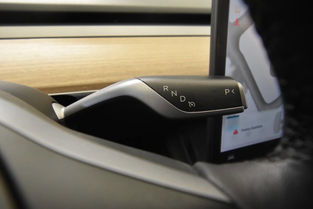 Used 2023 Tesla Model 3 Standard Range image 39