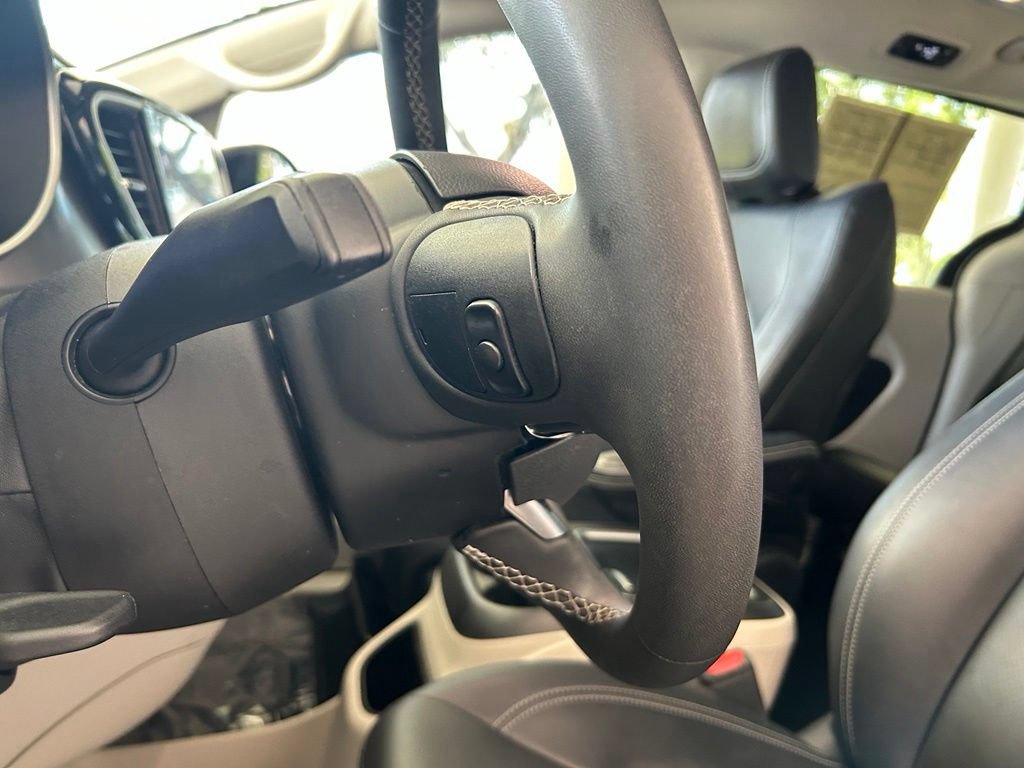 Used 2024 Chrysler Pacifica Touring-L FWD image 42