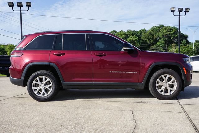 Used 2023 Jeep Grand Cherokee Limited AWD/4WD image 3