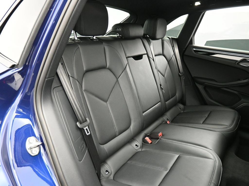 Certified 2026 Porsche Macan AWD/4WD image 27