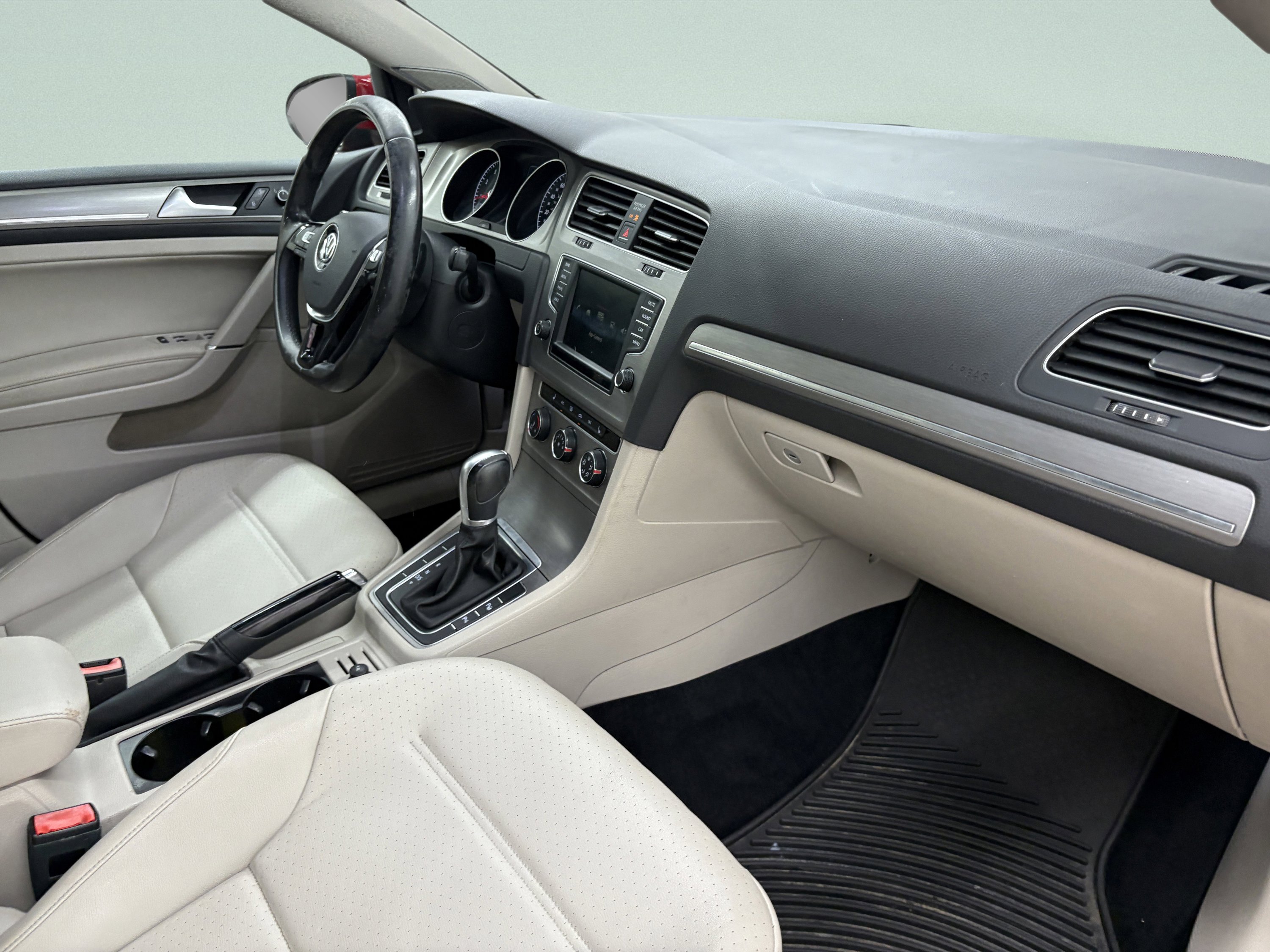 Used 2016 Volkswagen Golf SE w/ Lighting Package image 23