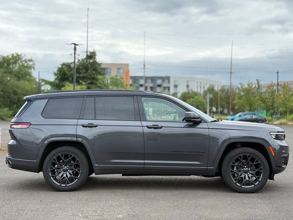 Used 2025 Jeep Grand Cherokee L Summit w/ Obsidian Package AWD/4WD image 6