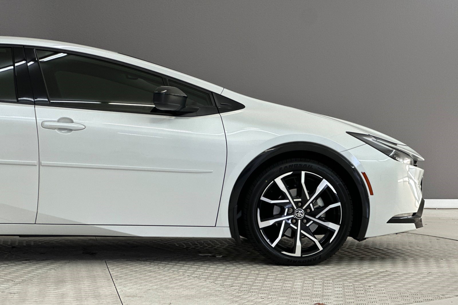 Used 2024 Toyota Prius Prime FWD image 34