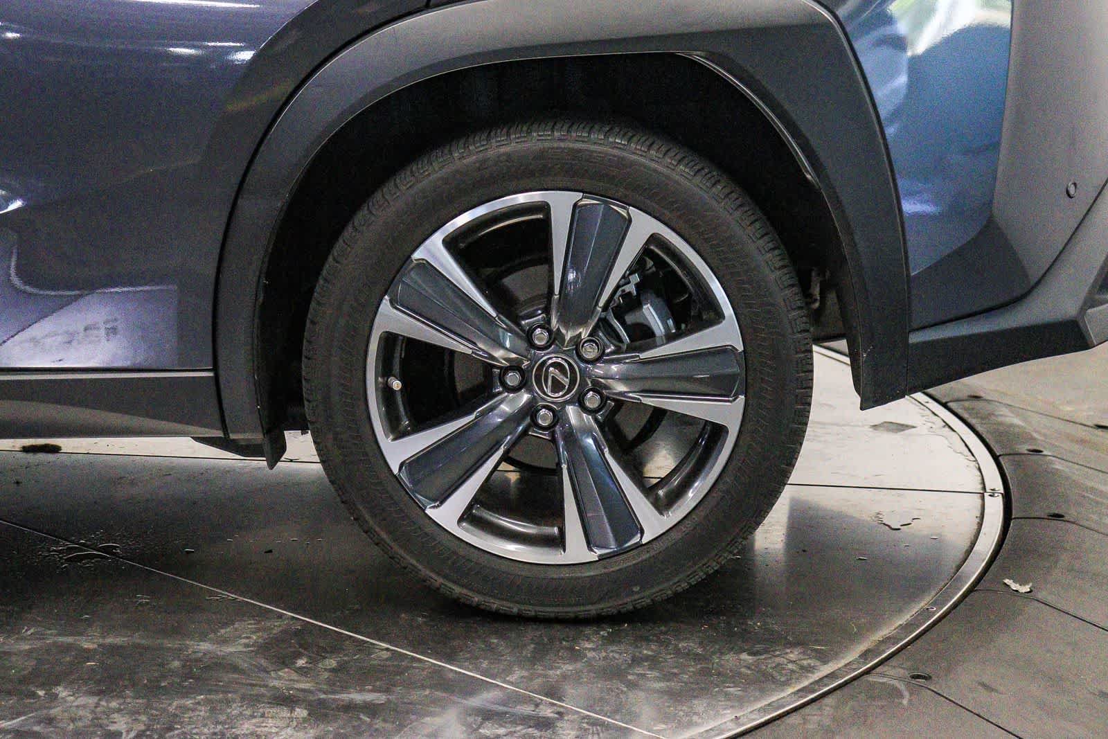 Used 2022 Lexus UX 200 w/ Accessory Package (Z2) FWD image 10