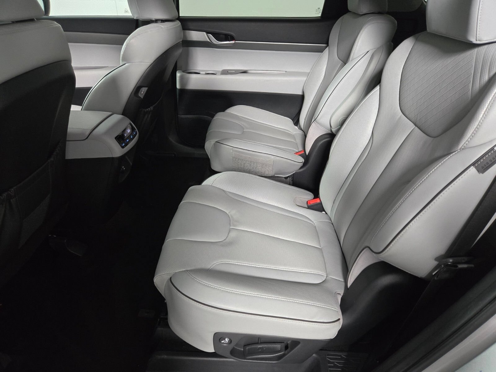 Used 2024 Hyundai Palisade SEL FWD image 11