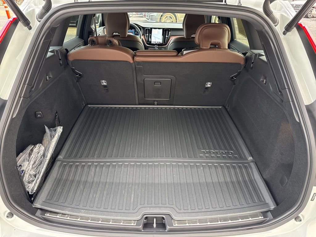 Used 2024 Volvo XC60 T8 Plus w/ Protection Package Premier image 14