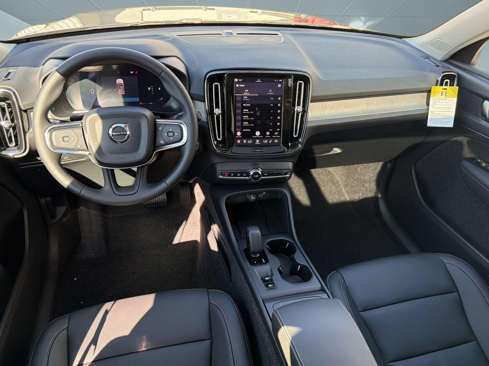 New 2026 Volvo XC40 B4 Core w/ Climate Package FWD image 17