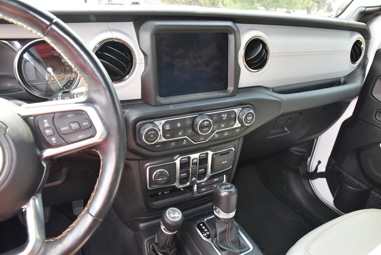 Used 2021 Jeep Wrangler Unlimited Sahara AWD/4WD image 8