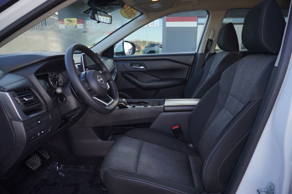 Used 2024 Nissan Rogue SV image 23