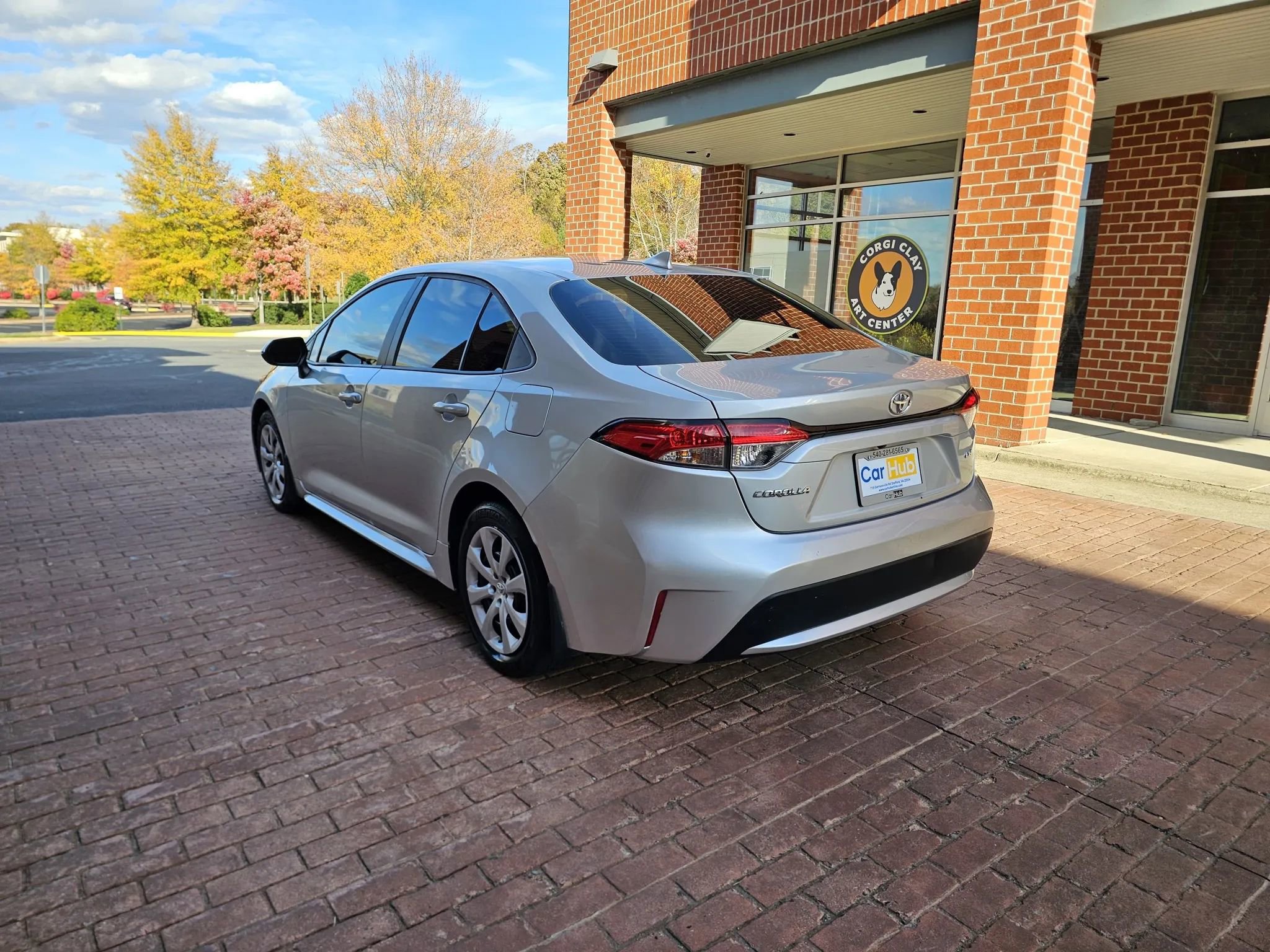 Used 2021 Toyota Corolla LE image 4