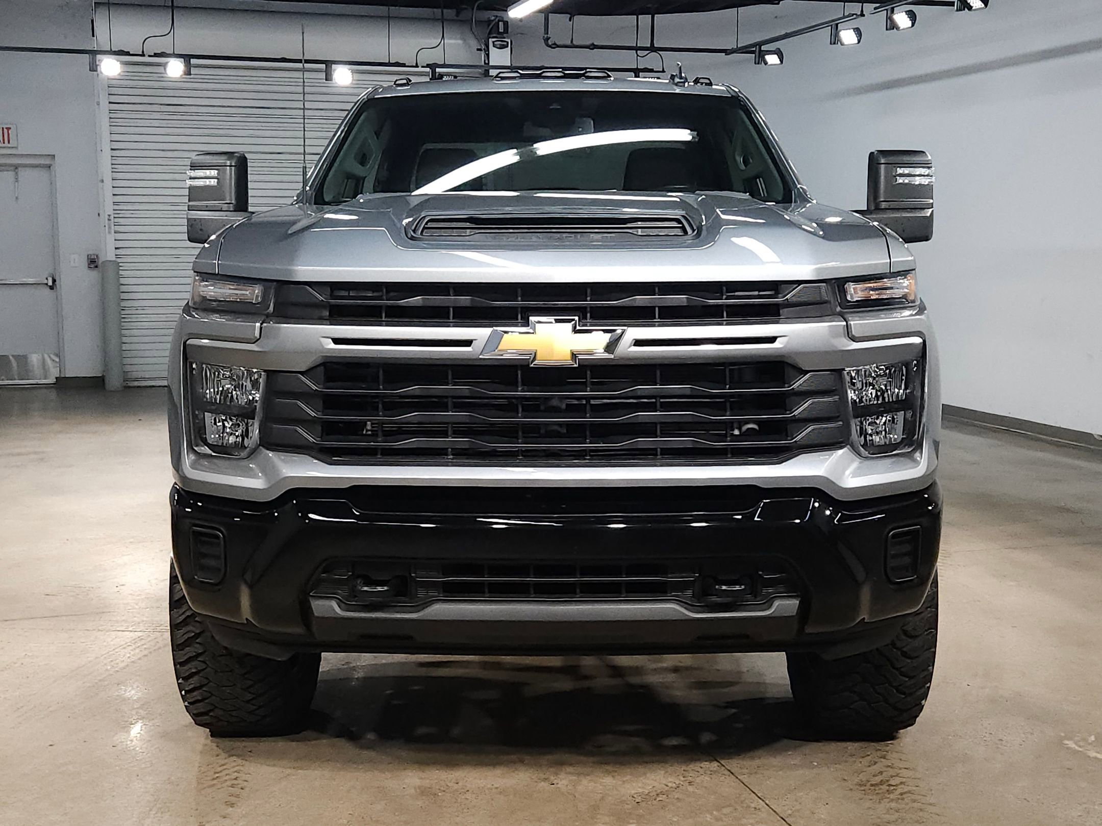Used 2024 Chevrolet Silverado 2500 Custom w/ Custom Value Package image 2