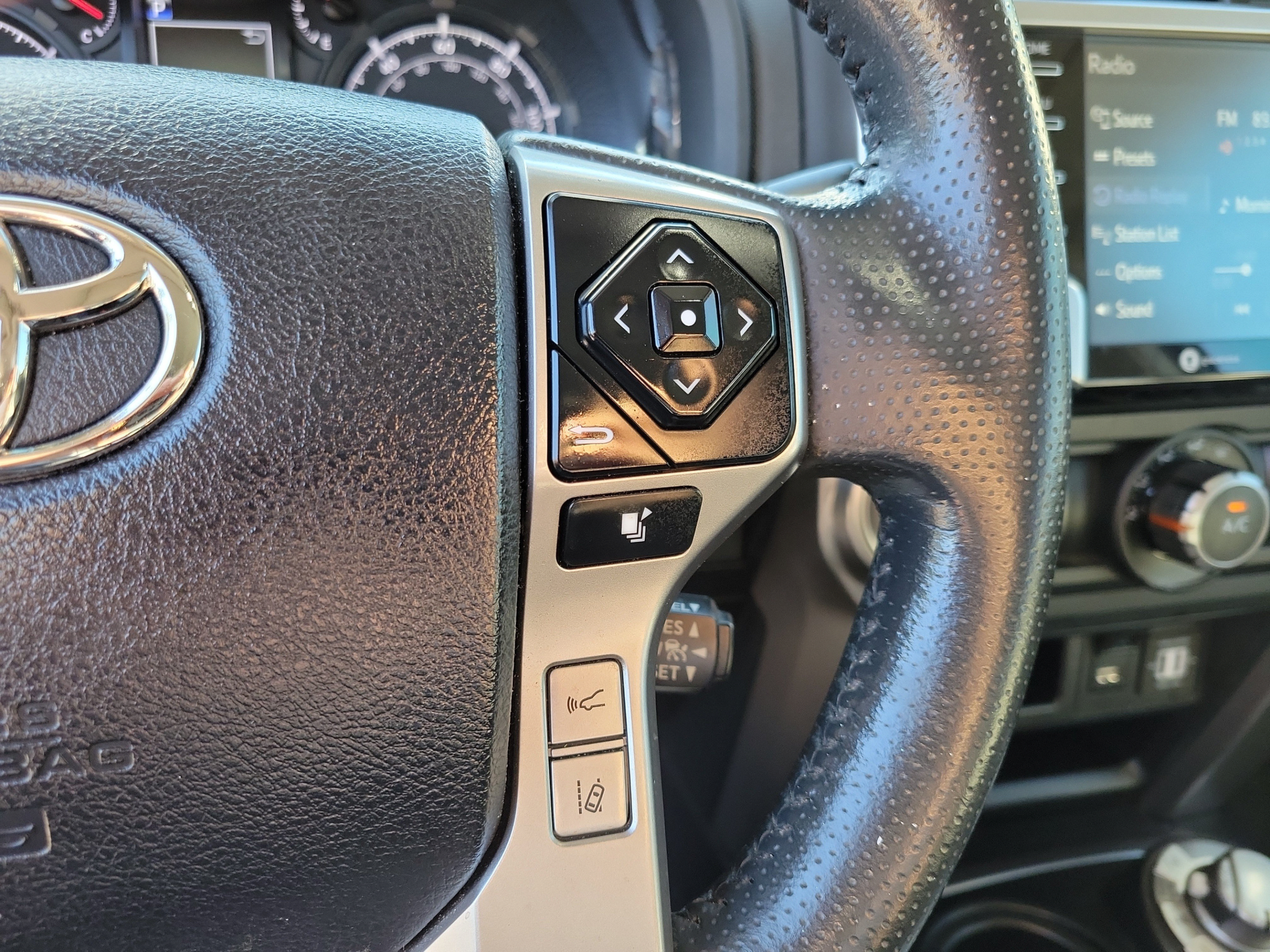 Used 2021 Toyota 4Runner SR5 Premium w/ Moonroof Package AWD/4WD image 10