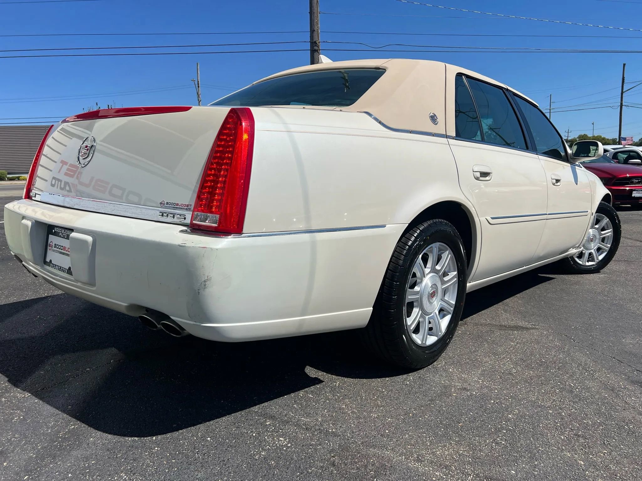 Used 2009 Cadillac DTS w/ Trunk Convenience Package FWD image 14