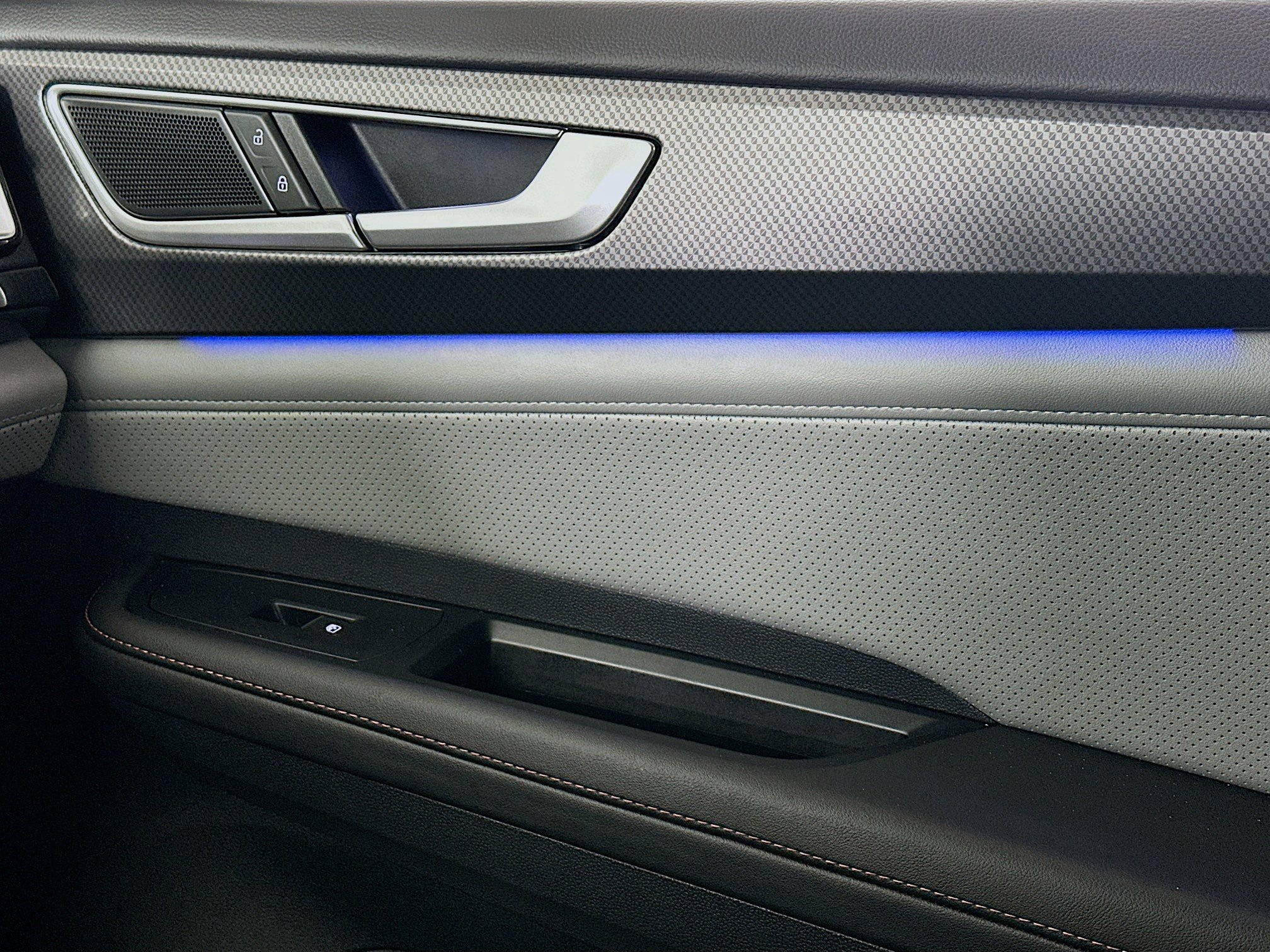 Used 2024 Volkswagen Atlas Peak Edition SEL image 16