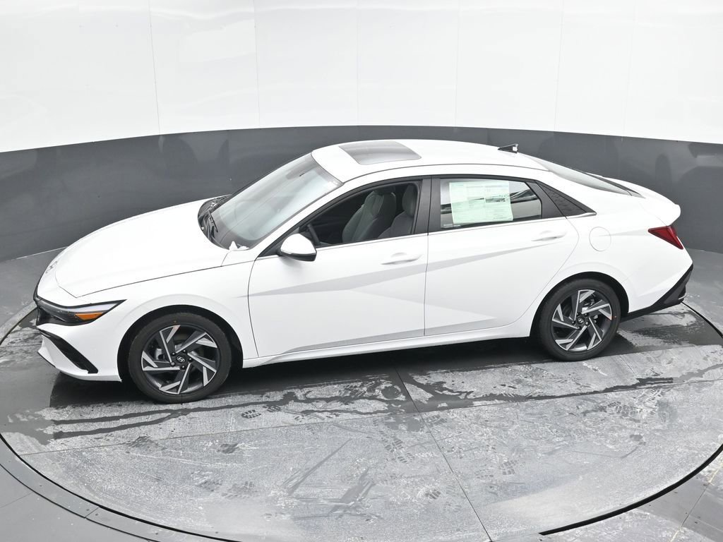 Used 2025 Hyundai Elantra Limited FWD image 44