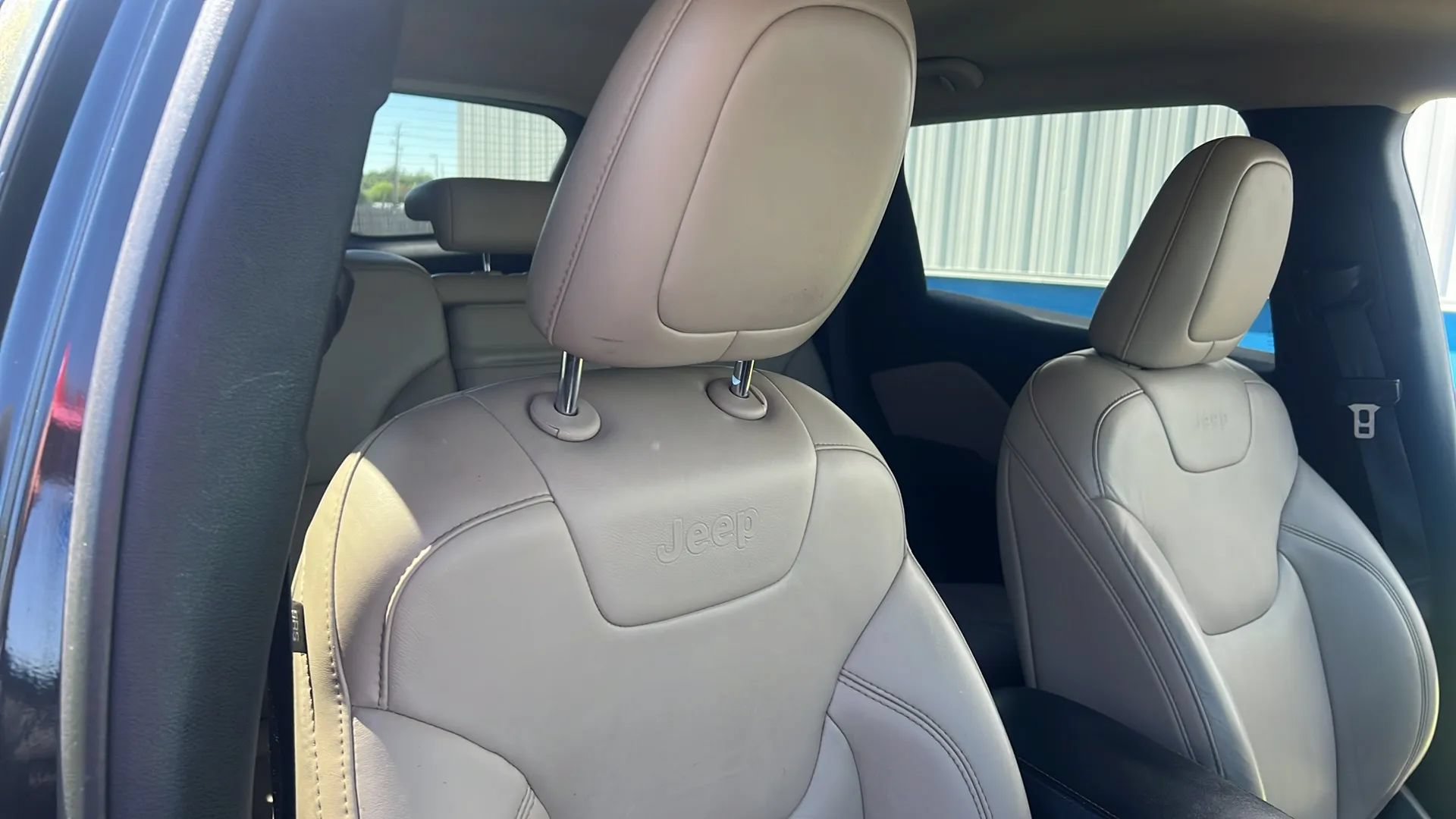 Used 2016 Jeep Cherokee Limited FWD image 17