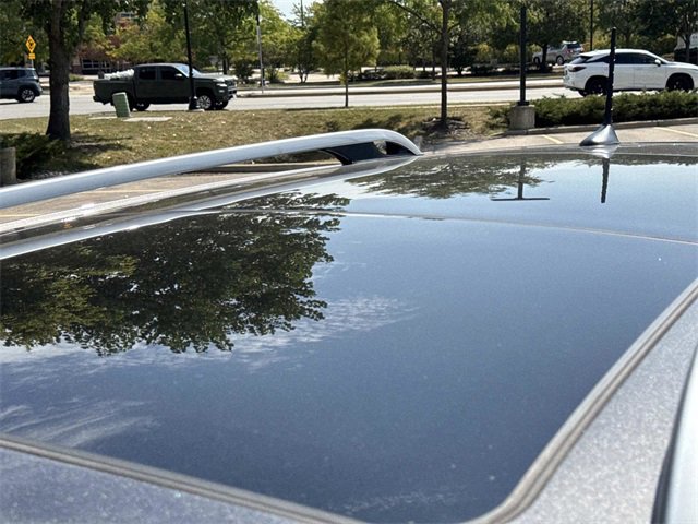 Used 2019 Jeep Cherokee Latitude Plus w/ Comfort/Convenience Group image 12