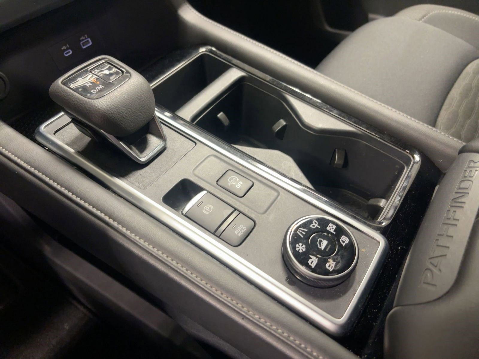 Used 2025 Nissan Pathfinder SV image 17