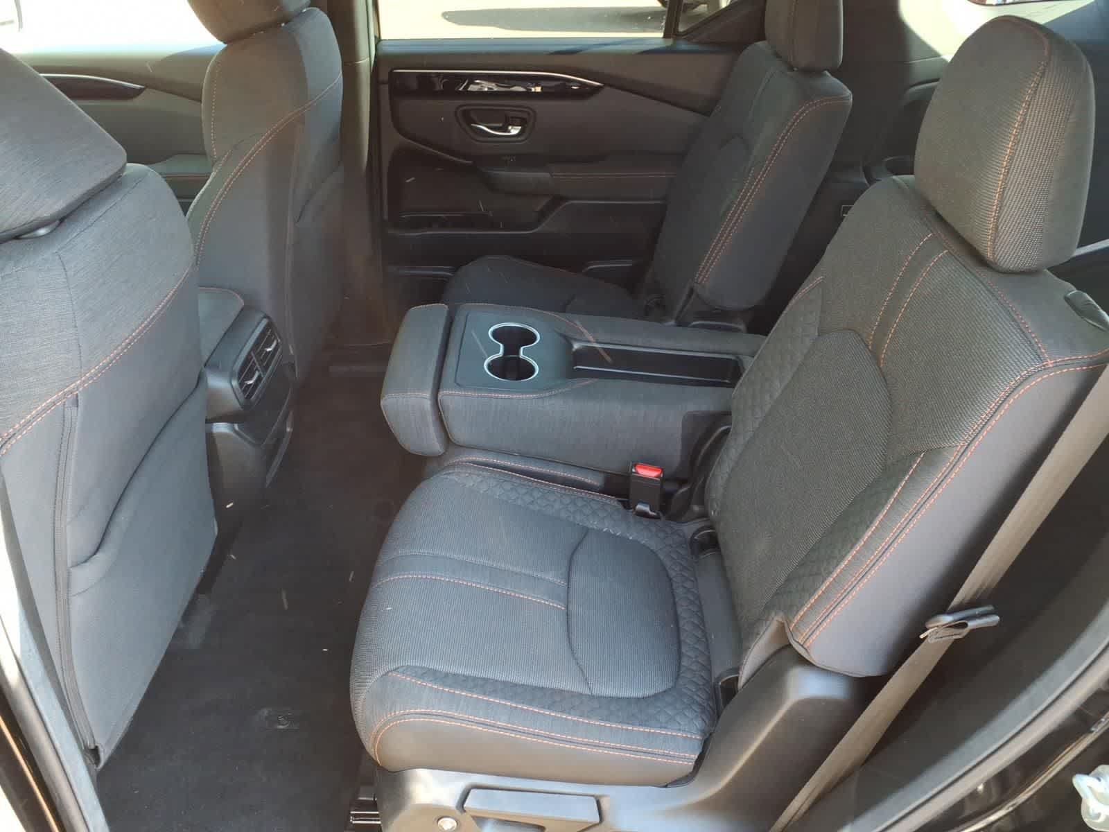 Used 2025 Honda Pilot Sport image 9