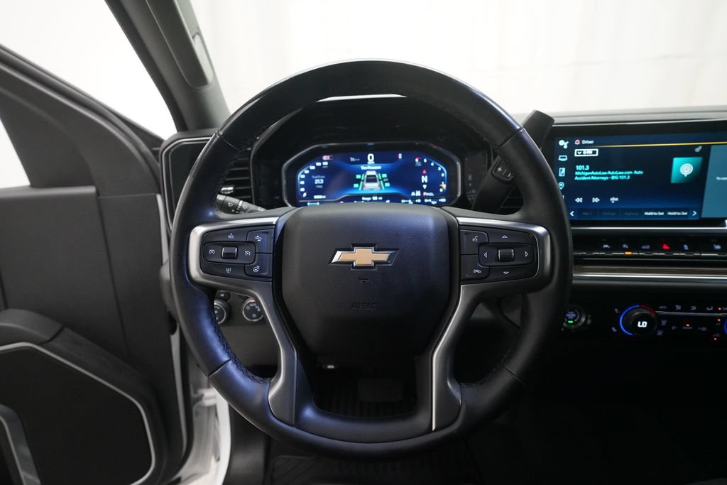 Used 2024 Chevrolet Silverado 1500 LT AWD/4WD image 4