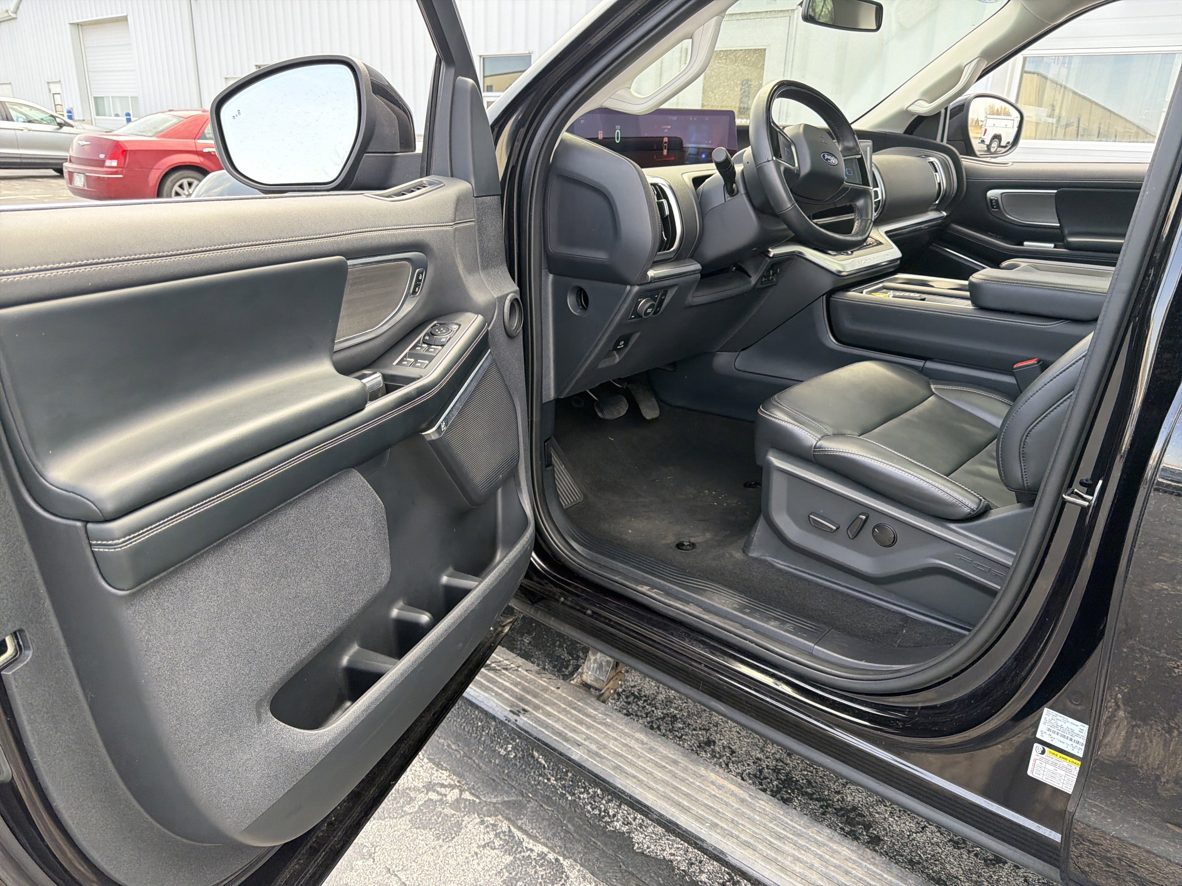 Used 2025 Ford Expedition Max Platinum AWD/4WD image 23