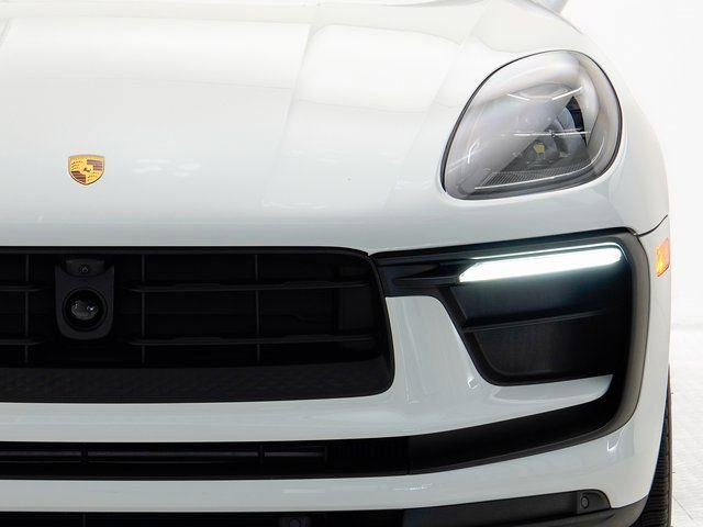 Certified 2025 Porsche Macan image 35