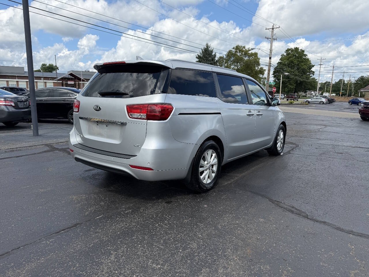 Used 2016 Kia Sedona LX w/ Option Group 020 FWD image 7