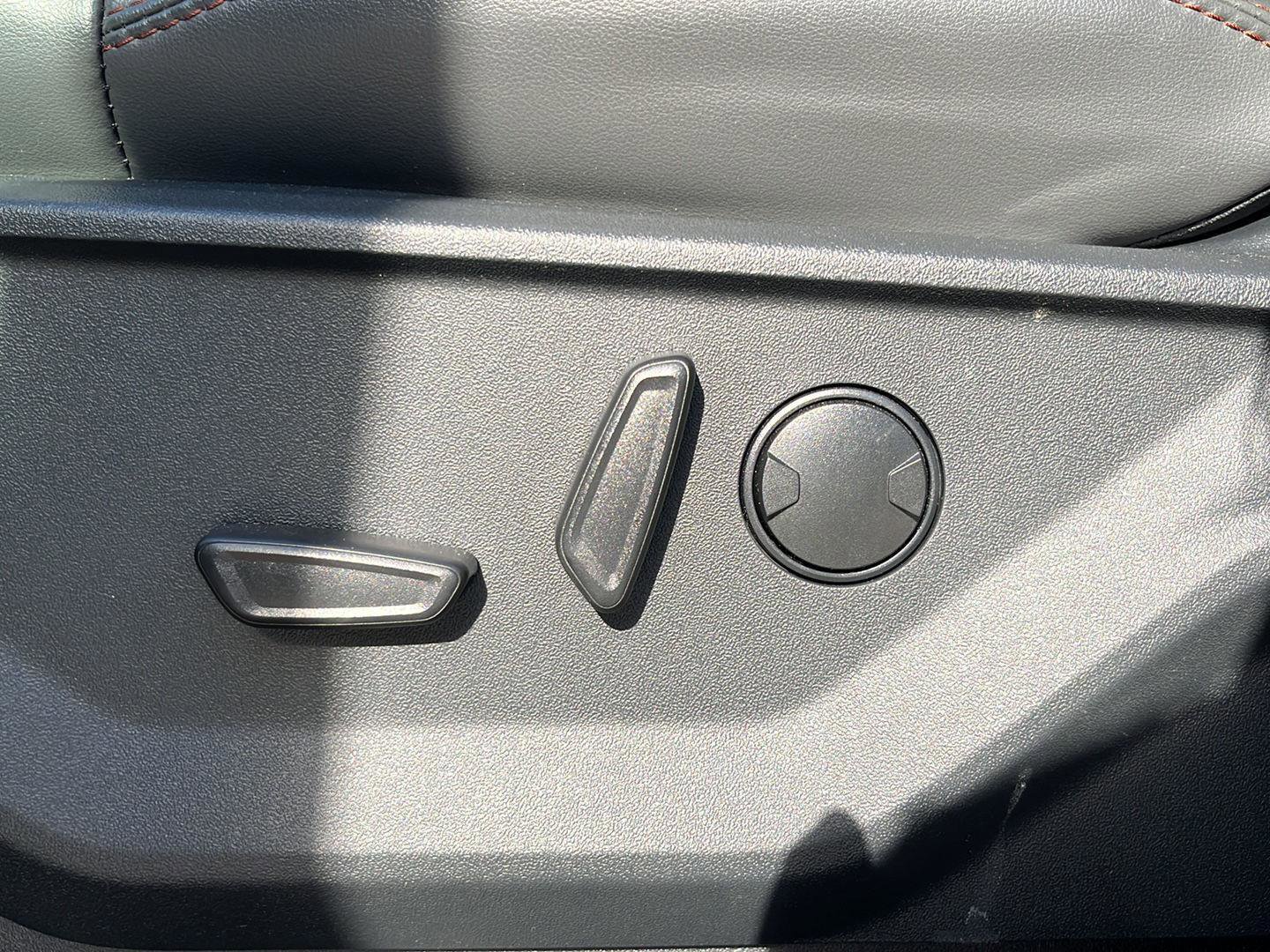 Used 2025 Ford Expedition Active image 10