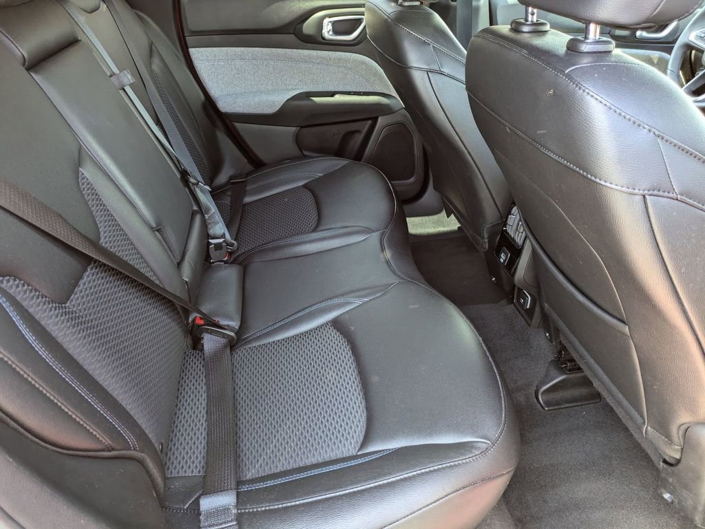 Used 2025 Jeep Compass Latitude image 30