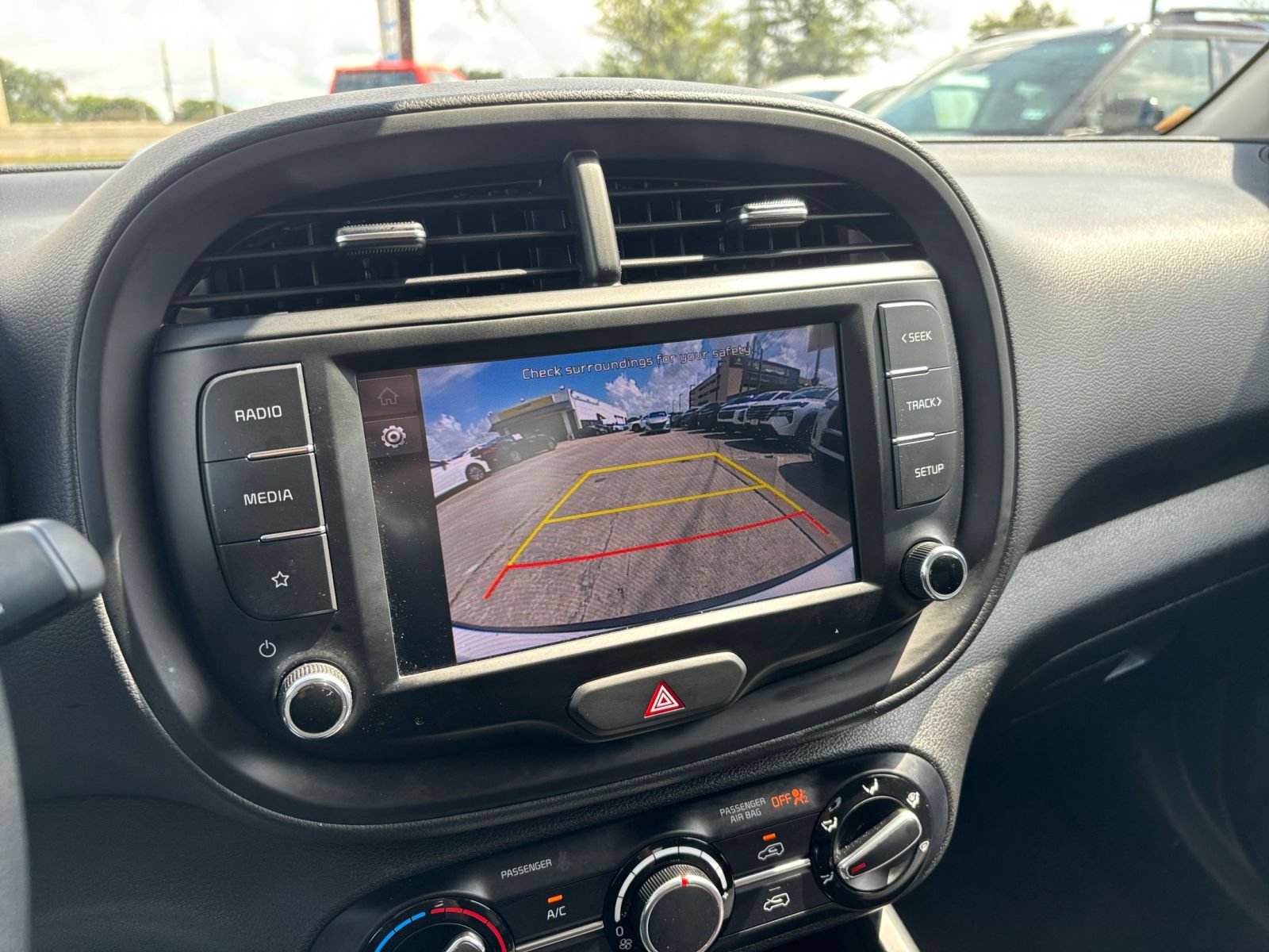 Used 2025 Kia Soul LX w/ LX Technology Package FWD image 22