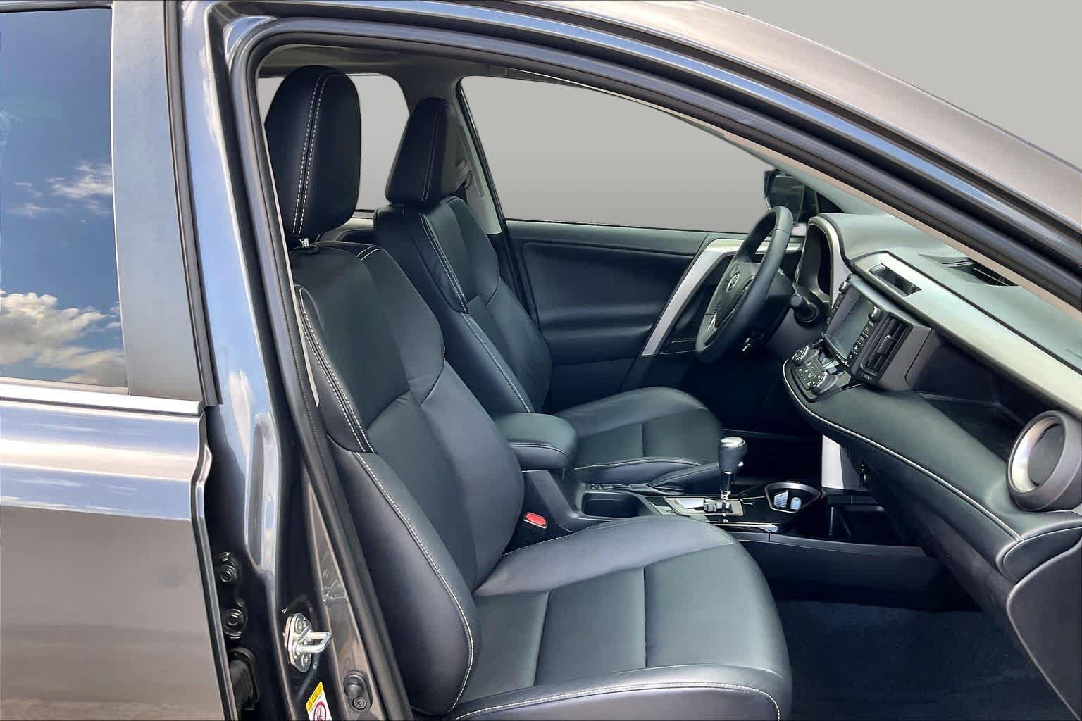 Used 2018 Toyota RAV4 Limited FWD image 9