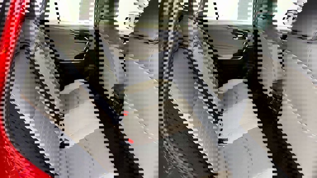 Used 2023 Toyota RAV4 XLE Premium image 23