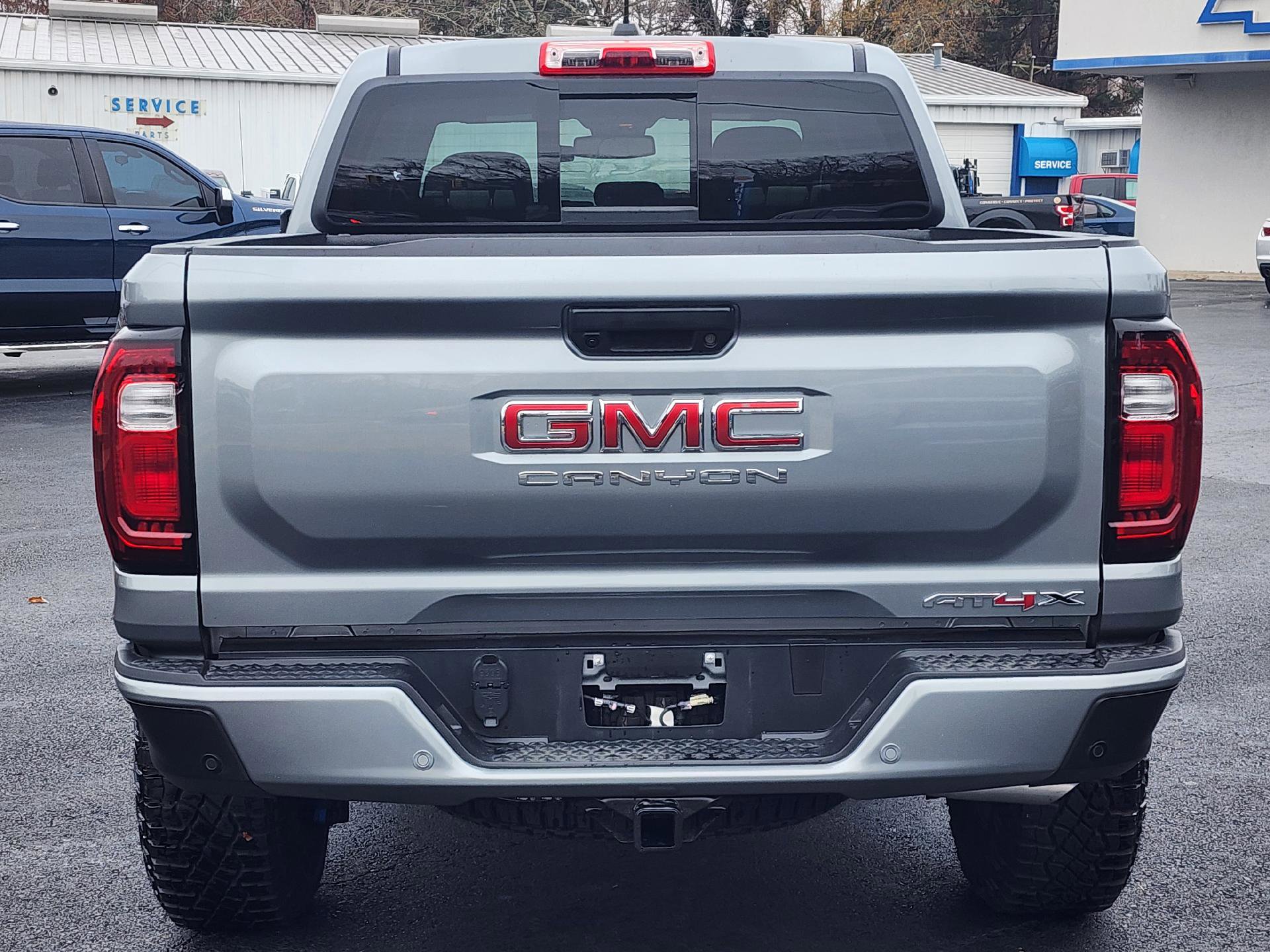 Used 2025 GMC Canyon AT4 w/ AT4X Package AWD/4WD image 4