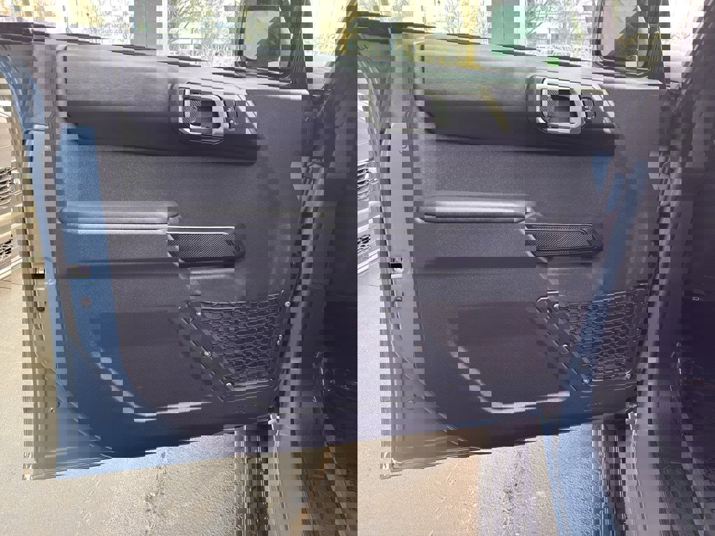 New 2025 Ford Bronco Outer Banks w/ Black Appearance Package image 14